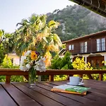 Otel Ikiz Çıralı