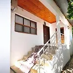 Ikiz Otel *